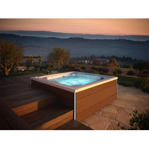 Jacuzzi® J-LX™ HOT TUB