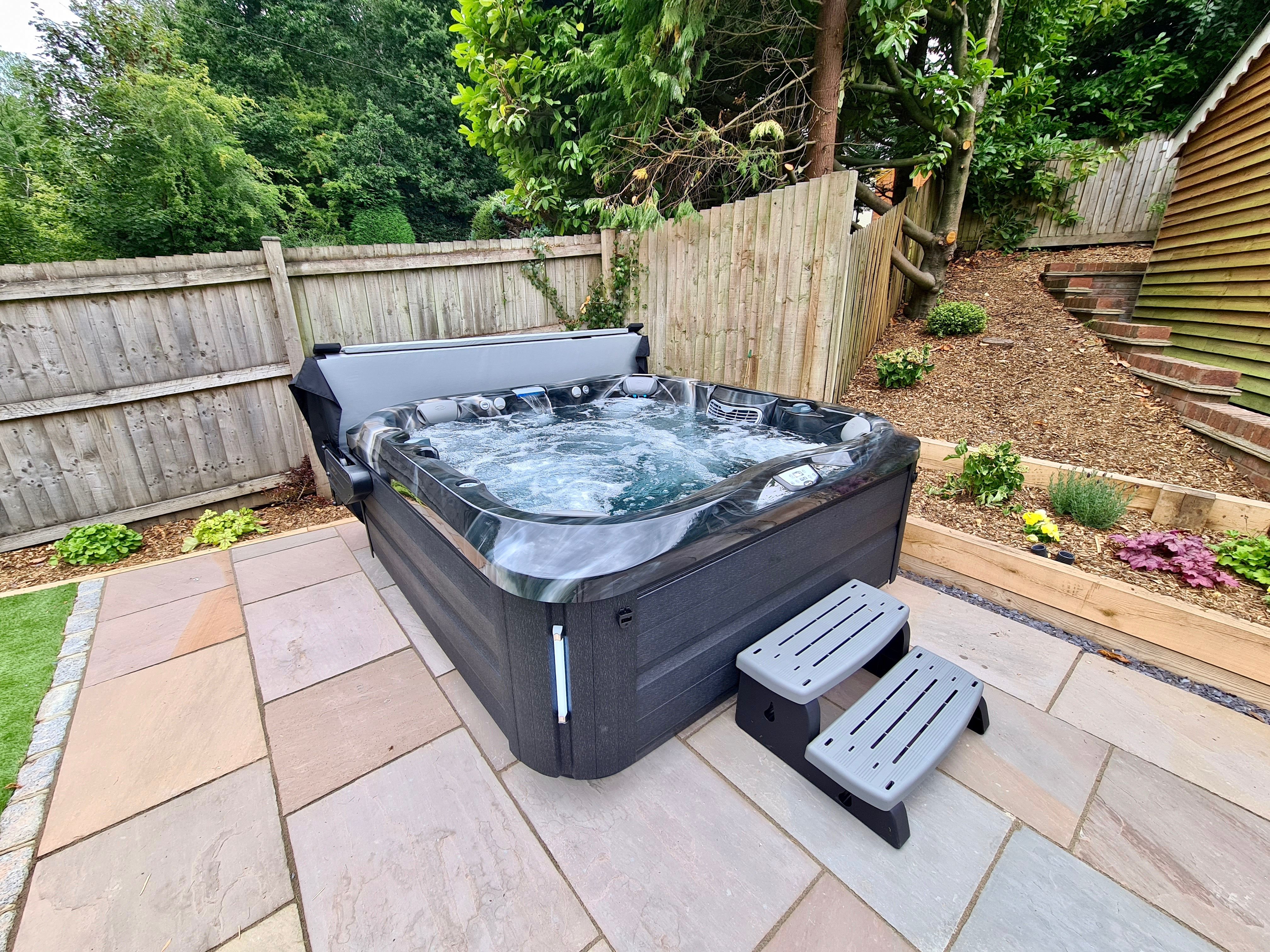 Take a look around the Jacuzzi® J375