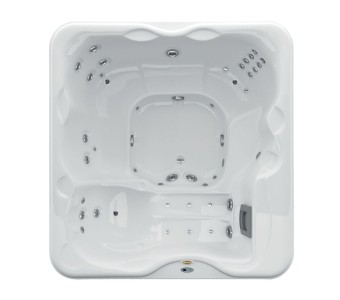 Jacuzzi® Lodge L™ Hot Tub